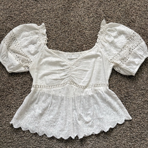 NWOT [Size: M] ASTR the Label Amoura Eyelet Blouse - Picture 3 of 4